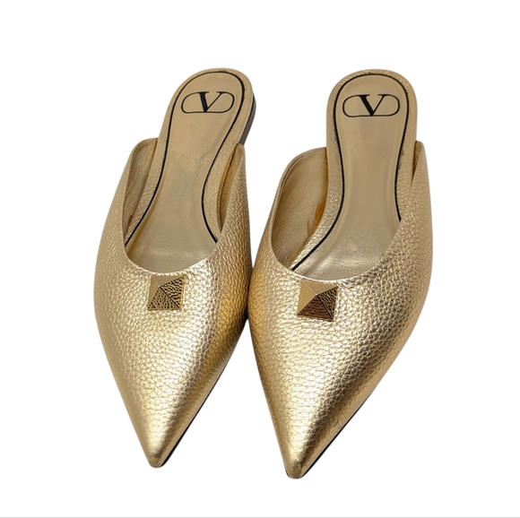 Valentino Garavani Roman One Stud Pebbled Leather Gold Pointed Flats Mules 38.5 - Picture 2 of 8